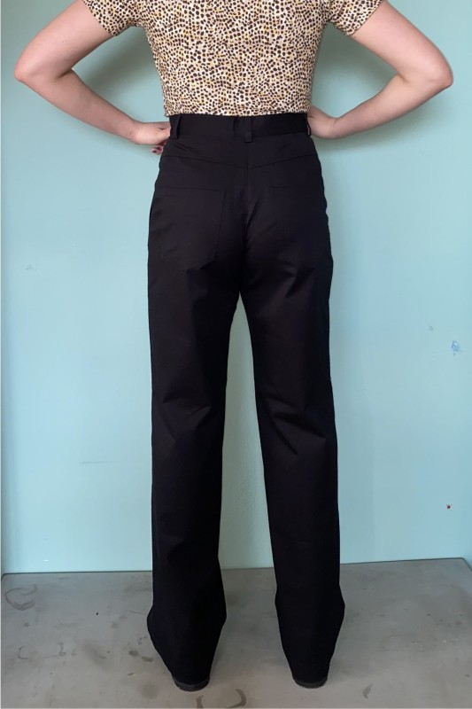 Taillenhohe Baumwollhose mit geradem Bein schwarz